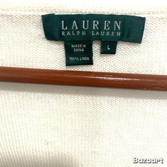 Elegant White V-Neck Sweater - Picture 5 of 6